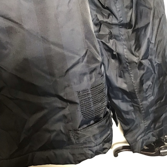 Burton Dutchess Insulated Ski Jacket in Navy and Black Stripe. - Picture 9 of 15